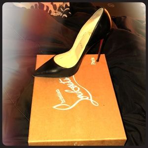 Size 39 so Kate louboutin shoes